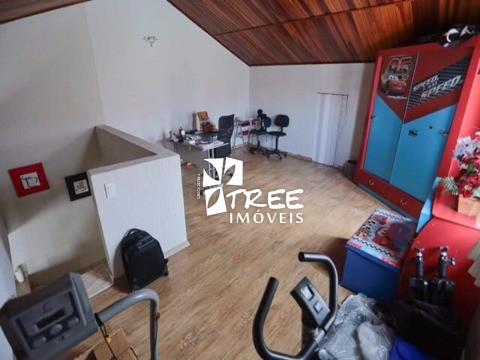 Casa à venda com 5 quartos, 200m² - Foto 17