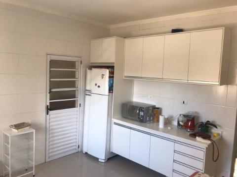 Casa à venda com 2 quartos, 200m² - Foto 2