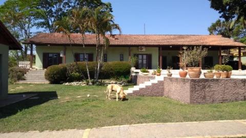 Fazenda à venda com 4 quartos, 400m² - Foto 1