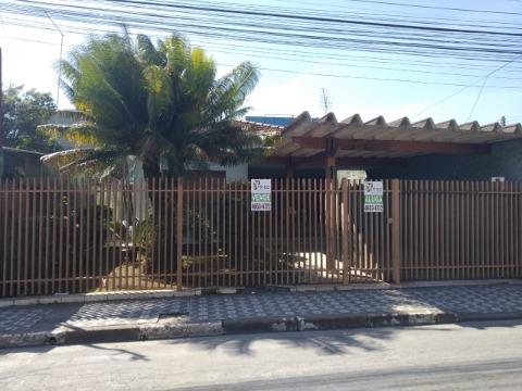 Casa à venda e aluguel com 3 quartos, 200m² - Foto 1