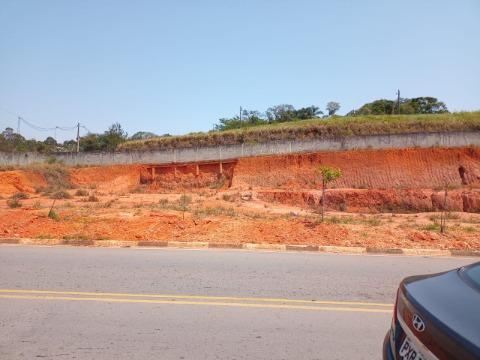 Terreno à venda com 1 quarto, 300m² - Foto 1