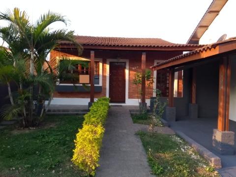 Casa de Condomínio para alugar com 3 quartos, 250m² - Foto 1