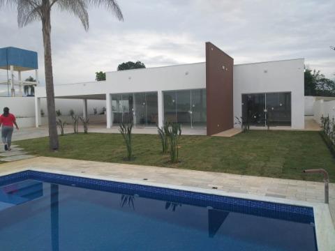 Casa à venda com 4 quartos, 260m² - Foto 1