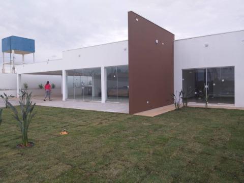 Casa à venda com 4 quartos, 260m² - Foto 2