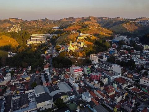 Terreno à venda com 1 quarto, 1000m² - Foto 4