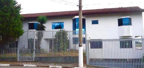 Sobrado para alugar com 7 quartos, 740m² - Foto 1