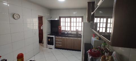 Casa à venda com 3 quartos, 209m² - Foto 2