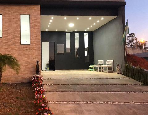 Casa à venda com 6 quartos, 160m² - Foto 1