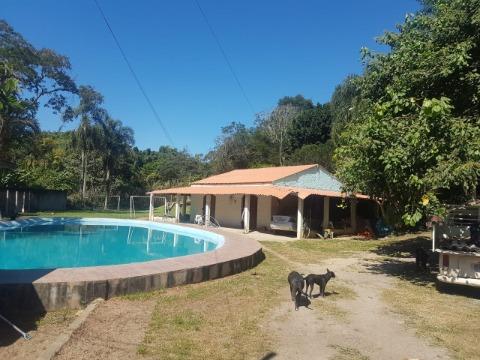 Fazenda à venda com 6 quartos, 350m² - Foto 1