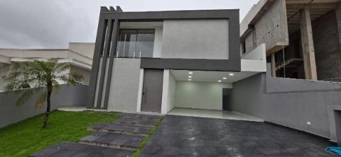 Sobrado à venda com 8 quartos, 300m² - Foto 1